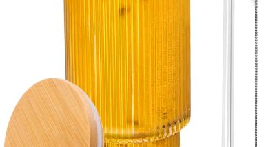 Sip in Style: The Perfect Glass Cups with Lids and Straws for Every Drink!